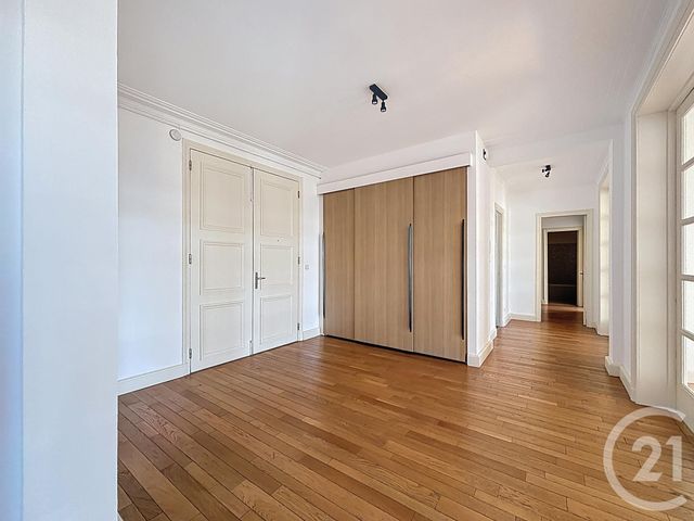 Agrandir la photo Appartement T4 à louer - 4 pièces - 183,56 m2 - Lille - 59 - NORD-PAS-DE-CALAIS