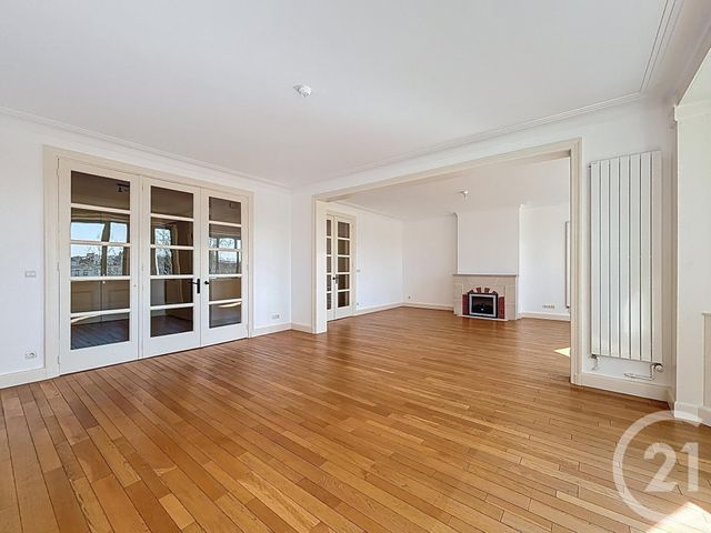 Agrandir la photo Appartement T4 à louer - 4 pièces - 183,56 m2 - Lille - 59 - NORD-PAS-DE-CALAIS